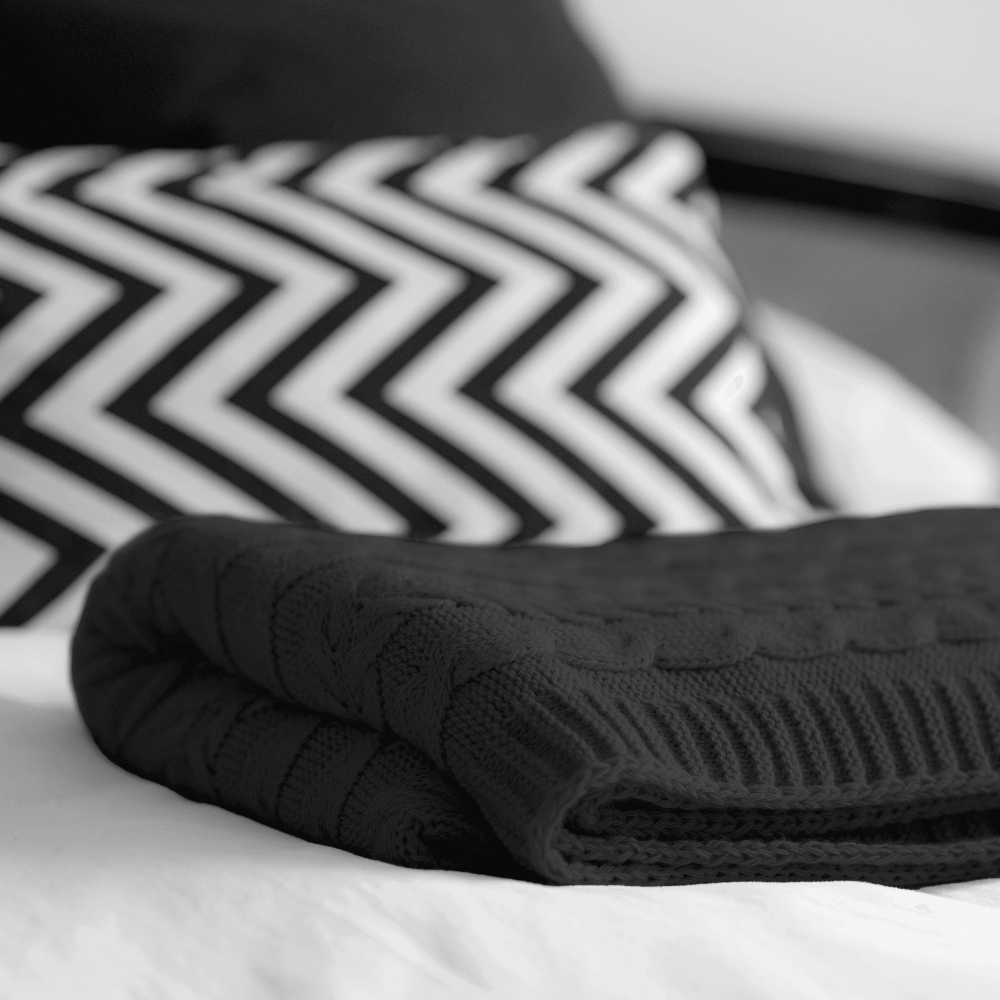Knitted blanket | Laurel. Anthracite