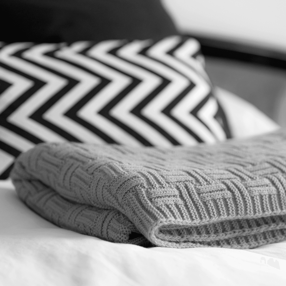 Knitted blanket | "H"Design. Light gray